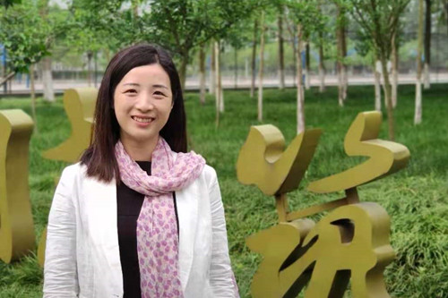  彭丽